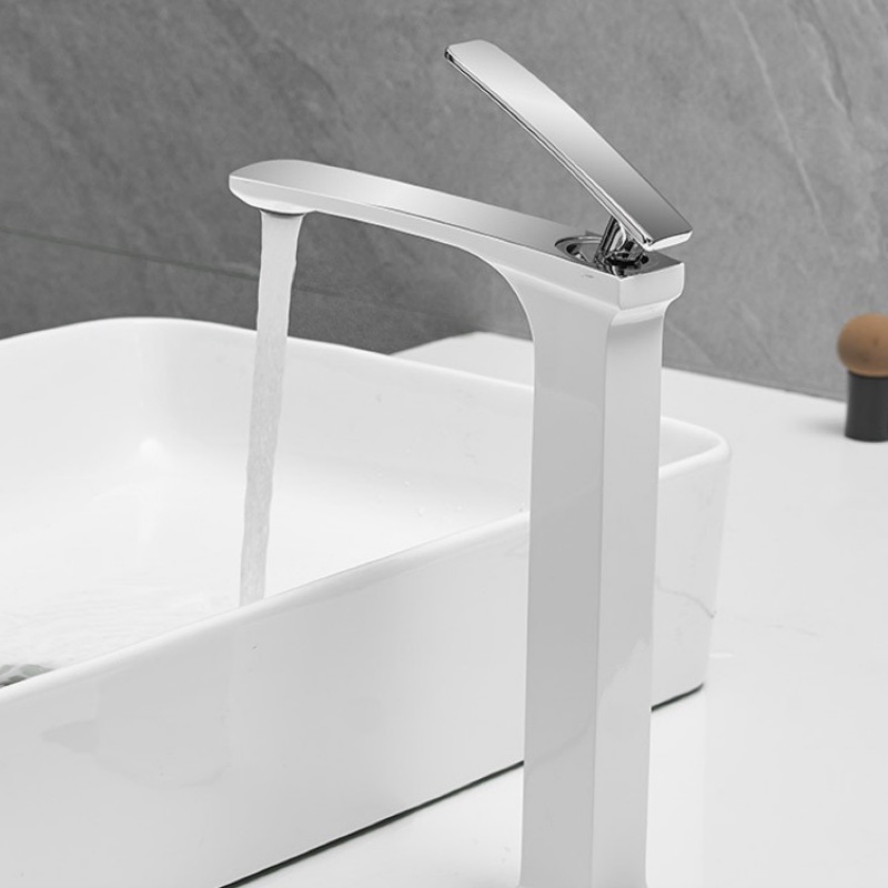 Elegant Single Hole Basin Faucet for Contemporary Bathrooms