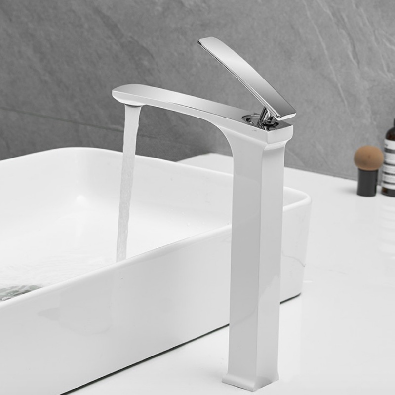 Elegant Single Hole Basin Faucet for Contemporary Bathrooms