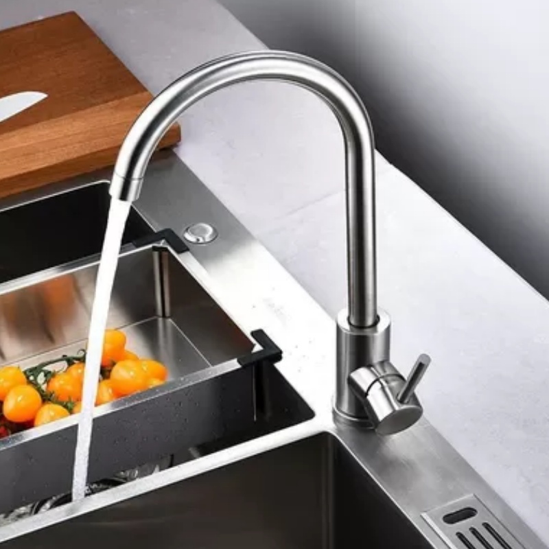Stylish Chrome Stainless Steel Bathroom Faucet with Single Handle