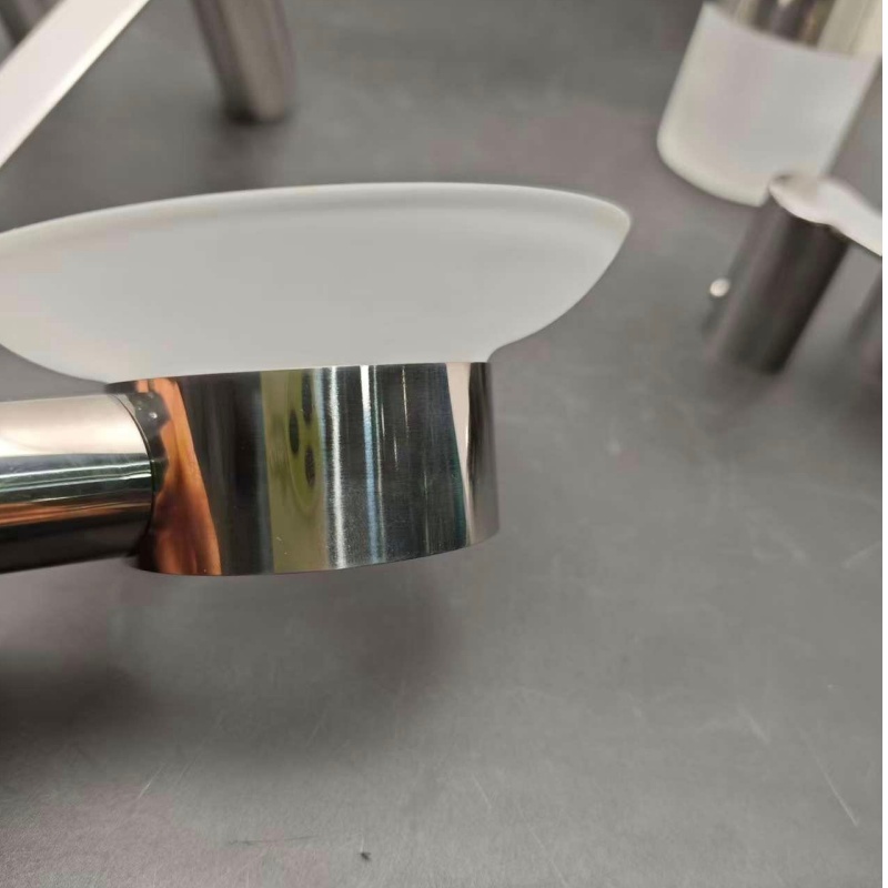 Modern Shower Sanitary Fittings and Bathroom Decor Accessories Set